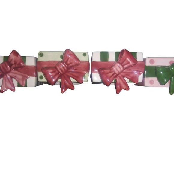 Set of 4 Ceramic Gift Box Napkin Rings Holiday Present/Bow Shape Napkin Rings - Picture 6 of 10